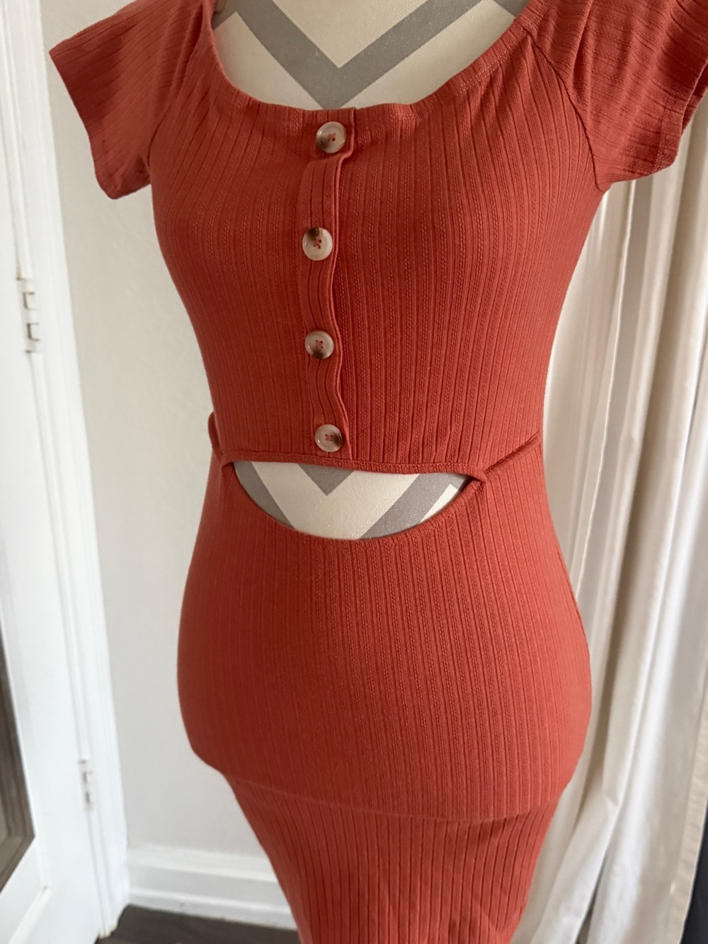 Heart Hips Rust Ribbed Midi Dress with Cutout